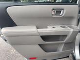 Thumbnail of 2014 Alabaster Silver Metallic Honda Pilot