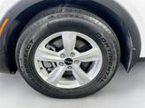 Thumbnail of 2023 Glacial White Pearl Kia Sorento
