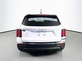 Thumbnail of 2023 Glacial White Pearl Kia Sorento
