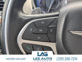 Thumbnail of 2015 Bright White Clearcoat Chrysler 300C