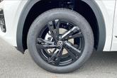 Thumbnail of 2025 Opal White Pearl Effect Volkswagen Atlas Cross Sport