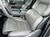 Thumbnail of 2018 White Platinum Metallic Tri-Coat Lincoln Navigator L