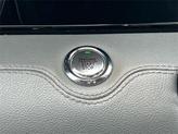 Thumbnail of 2018 White Platinum Metallic Tri-Coat Lincoln Navigator L