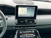 Thumbnail of 2018 White Platinum Metallic Tri-Coat Lincoln Navigator L