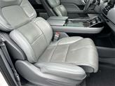 Thumbnail of 2018 White Platinum Metallic Tri-Coat Lincoln Navigator L