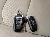 Thumbnail of 2019 Blue Ford Explorer