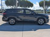 Thumbnail of 2022 Midnight Black Metallic Toyota Highlander