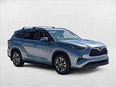 Thumbnail of 2022 Moon Dust Toyota Highlander