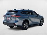 Thumbnail of 2022 Moon Dust Toyota Highlander