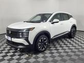 Photo of 2025 White Nissan Kicks