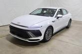 Photo of 2025 White Hyundai SONATA Hybrid