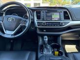 Thumbnail of 2019 Blizzard Pearl Toyota Highlander