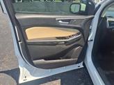 Thumbnail of 2017 White Platinum Metallic Tri-Coat Ford Edge