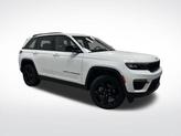 Thumbnail of 2023 Bright White Clearcoat Jeep Grand Cherokee