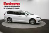 Thumbnail of 2022 Bright White Clearcoat Chrysler Pacifica