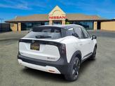 Thumbnail of 2025 2t Wht Blk Roof Nissan Kicks