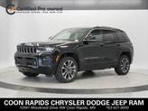 Photo of 2022 Diamond Black Crystal Pearlcoat Jeep Grand Cherokee