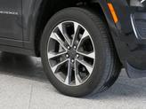 Thumbnail of 2022 Diamond Black Crystal Pearlcoat Jeep Grand Cherokee