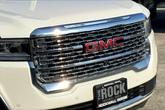 Thumbnail of 2023 White Frost Tricoat GMC Acadia