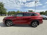 Thumbnail of 2022 Pearl Toyota Highlander