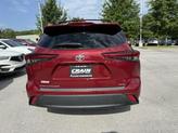 Thumbnail of 2022 Pearl Toyota Highlander