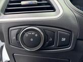 Thumbnail of 2022 Oxford White Ford Edge