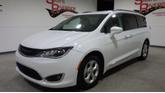 Photo of 2017 White Chrysler Pacifica