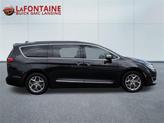 Thumbnail of 2017 Brilliant Black Crystal Pearlcoat Chrysler Pacifica