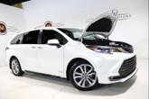 Thumbnail of 2021 Blizzard Pearl Toyota Sienna