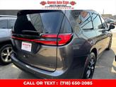 Thumbnail of 2022 Granite Crystal Metallic Clearcoat Chrysler Pacifica