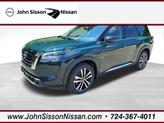 Photo of 2025 Obsidian Green Pearl/Super Black Nissan Pathfinder
