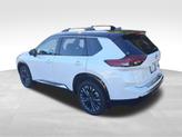 Thumbnail of 2026 Everest White Pearl/Super Black Nissan Rogue