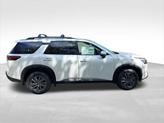 Thumbnail of 2025 Everest White Pearl Tricoat Nissan Pathfinder