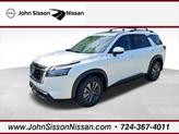 Photo of 2025 Everest White Pearl Tricoat Nissan Pathfinder