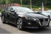 Thumbnail of 2022 Super Black Nissan Altima