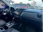 Thumbnail of 2017 White Nissan Rogue