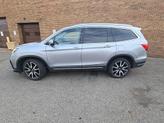 Thumbnail of 2019 Lunar Silver Metallic Honda Pilot