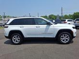 Thumbnail of 2022 Bright White Clearcoat Jeep Grand Cherokee