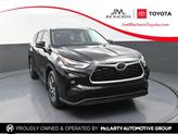 Photo of 2023 Midnight Black Metallic Toyota Highlander