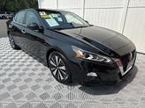Thumbnail of 2022 Super Black Clearcoat Nissan Altima