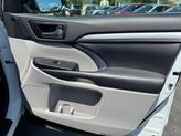 Thumbnail of 2019 Blizzard Pearl Toyota Highlander