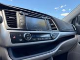 Thumbnail of 2019 Blizzard Pearl Toyota Highlander