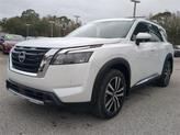 Thumbnail of 2025 Everest White Pearl Tricoat Nissan Pathfinder