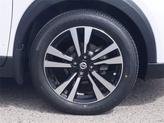 Thumbnail of 2018 Aspen White/Super Black Nissan Kicks