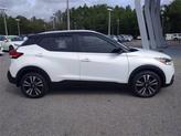 Thumbnail of 2018 Aspen White/Super Black Nissan Kicks
