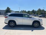 Thumbnail of 2018 Blizzard Pearl Toyota Highlander