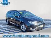 Photo of 2017 Brilliant Black Crystal Pearlcoat Chrysler Pacifica