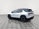 Thumbnail of 2025 Iridescent Pearl Tricoat Chevrolet Equinox