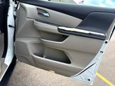 Thumbnail of 2016 White Diamond Pearl Honda Odyssey