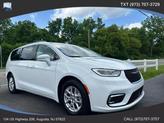 Photo of 2022 White Chrysler Pacifica